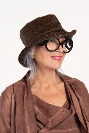 Leo Dark Leather Hat 