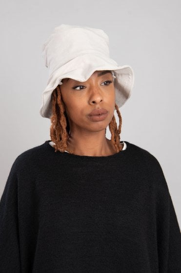 Vanilla Aunque Hat