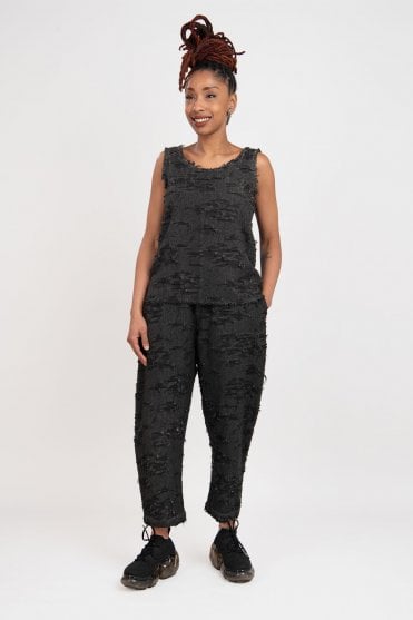 Black Textured Tipos Top
