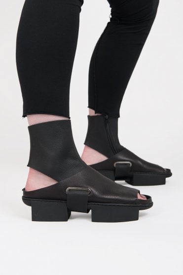 Daybreak Black Sandals 