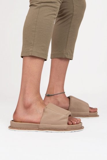Cloud Host Sandals 