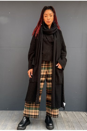 Black Boiled Wool Knitted Pocket Scarf