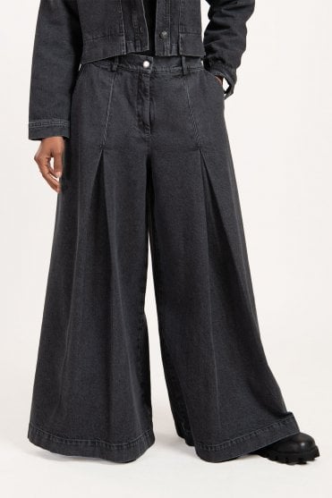 Black Wash Denim Jeans