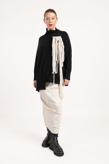 Snow Hand Crotchet Fringe Brooch 